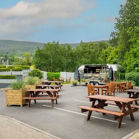 Отель Four Seasons Hotel, 4*