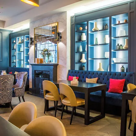 Four Seasons Hotel, Hotel Carlingford