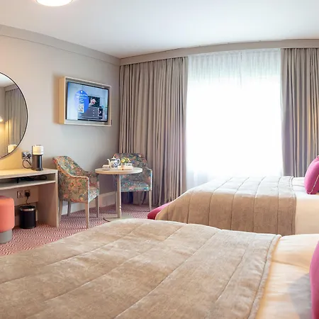 فندق Four Seasons Hotel, كارلينغفورد