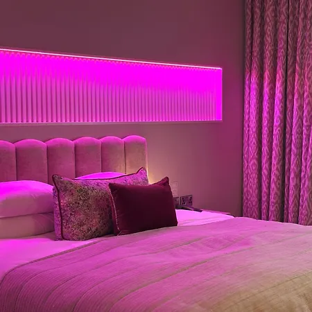 Four Seasons Hotel, Hotel 4*