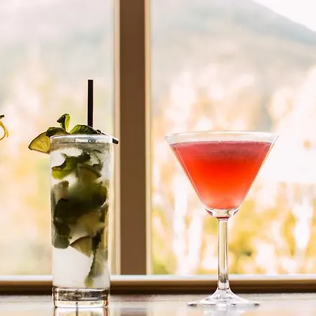 Four Seasons Hotel, Carlingford