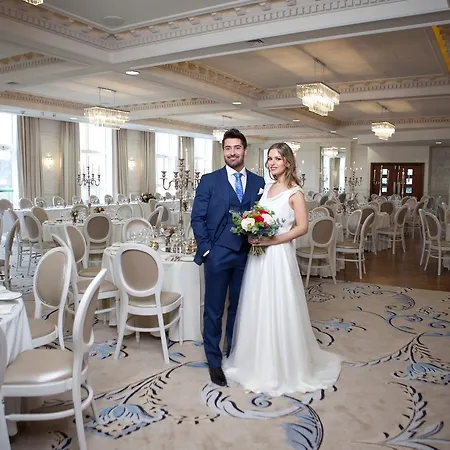 Four Seasons Hotel, 4*