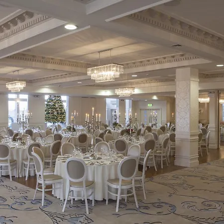 Four Seasons Hotel, 4*