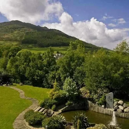 Four Seasons Hotel, Ξενοδοχείο 4*