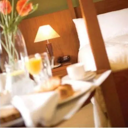 Four Seasons Hotel, 4*