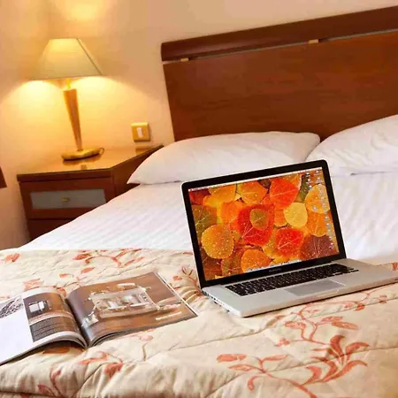 Four Seasons Hotel,