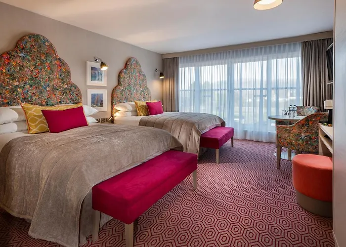 Four Seasons Hotel, 4*