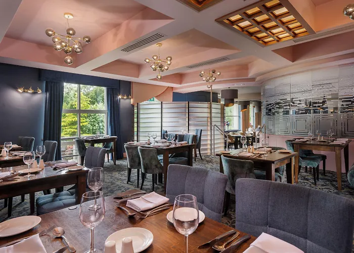 Four Seasons Hotel, 호텔 칼링포드