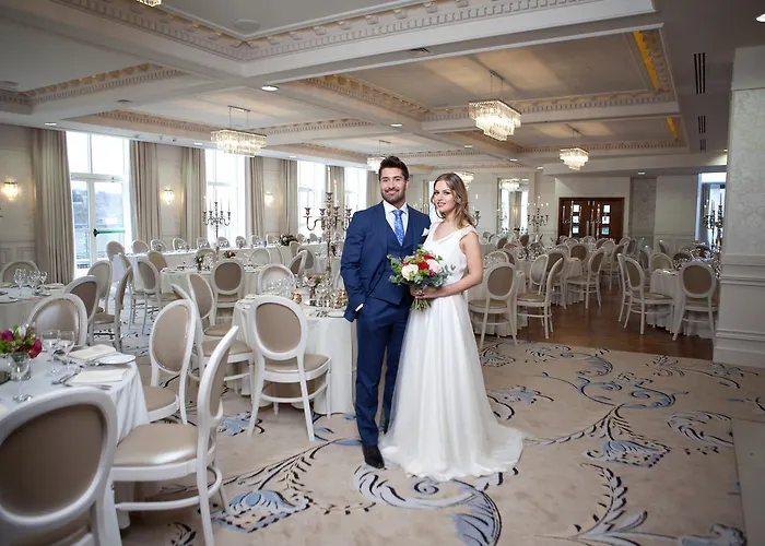 Four Seasons Hotel, 4*