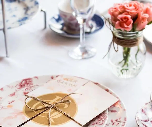 Four Seasons Hotel, 4*