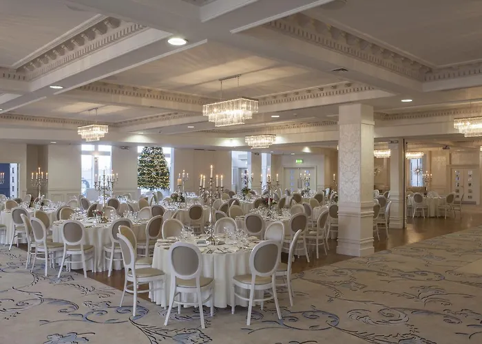 Four Seasons Hotel, 4*