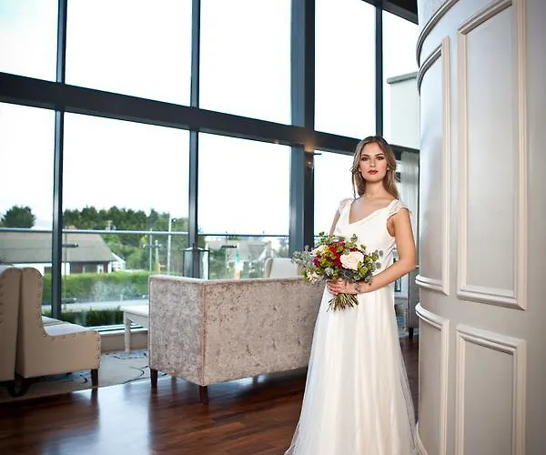 Four Seasons Hotel, Отель