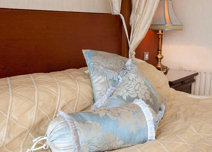 Four Seasons Hotel, Отель 4*