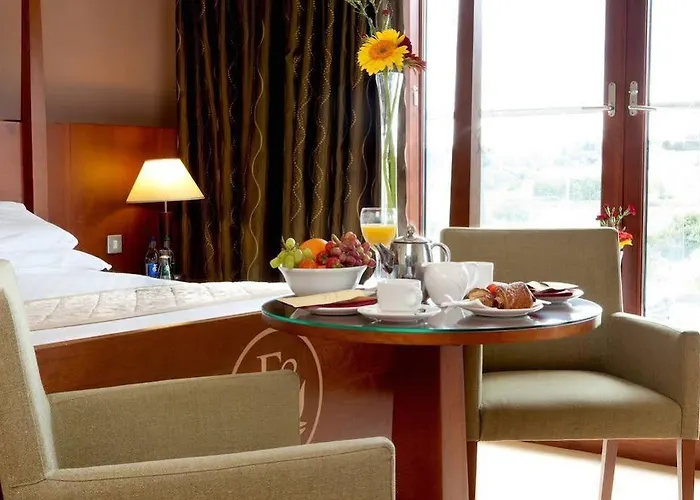 Four Seasons Hotel, Отель 4*