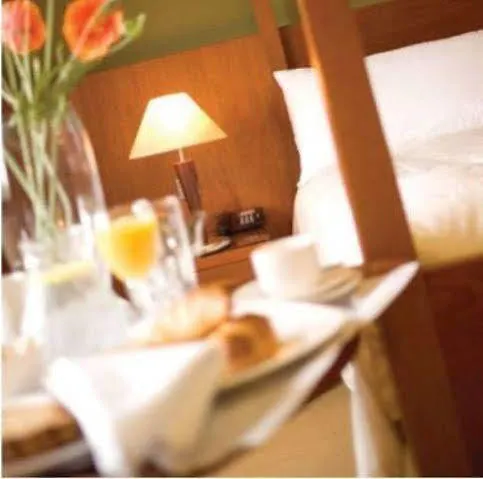 Four Seasons Hotel, 4*