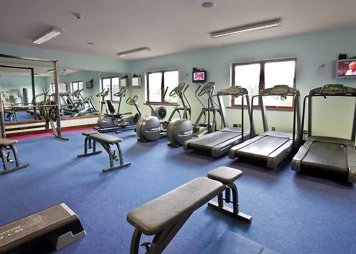 Four Seasons Hotel, 4* 칼링포드