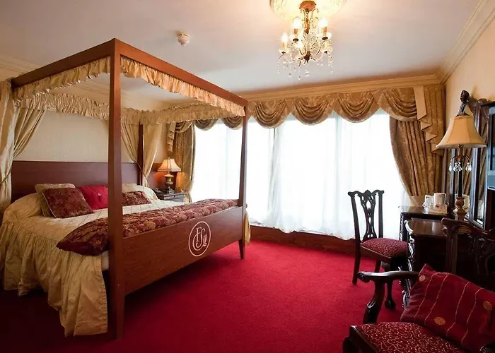 Four Seasons Hotel, 호텔 4*